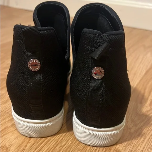 Steve Madden Black and White Casual Sneakers - Picture 4 of 4